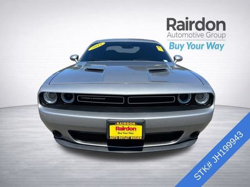 Used 2018 Dodge Challenger SXT RWD image 2