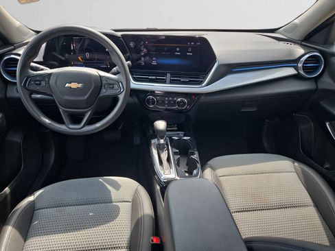 Used 2025 Chevrolet Trax LT FWD image 10