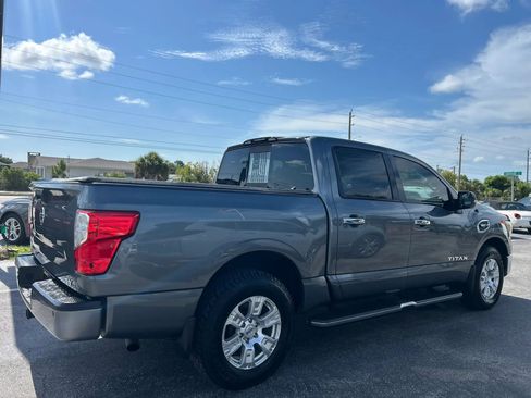 Used 2017 Nissan Titan SV RWD image 4