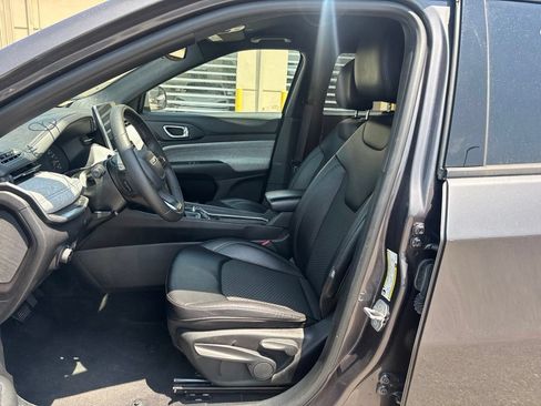 Used 2024 Jeep Compass Latitude AWD/4WD image 14