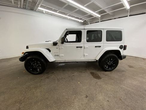 Used 2024 Jeep Wrangler Sahara image 3