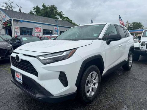 Used 2024 Toyota RAV4 LE AWD/4WD image 9