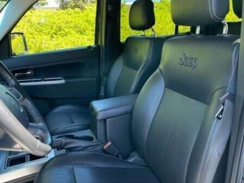 Used 2010 Jeep Liberty Limited w/ Tire & Wheel Group RWD image 10