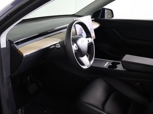 Used 2022 Tesla Model Y Long Range image 24