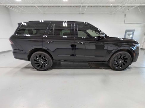 Certified 2025 Lincoln Navigator Reserve w/ Jet Appearance Package AWD/4WD image 7