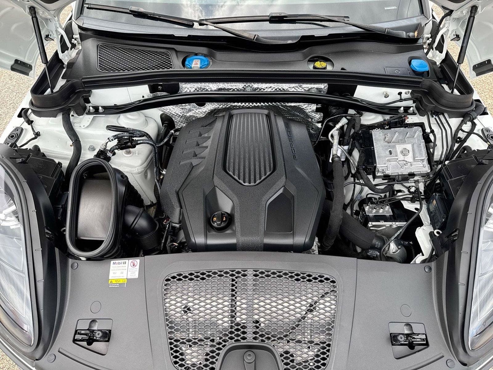 Used 2022 Porsche Macan AWD/4WD image 27