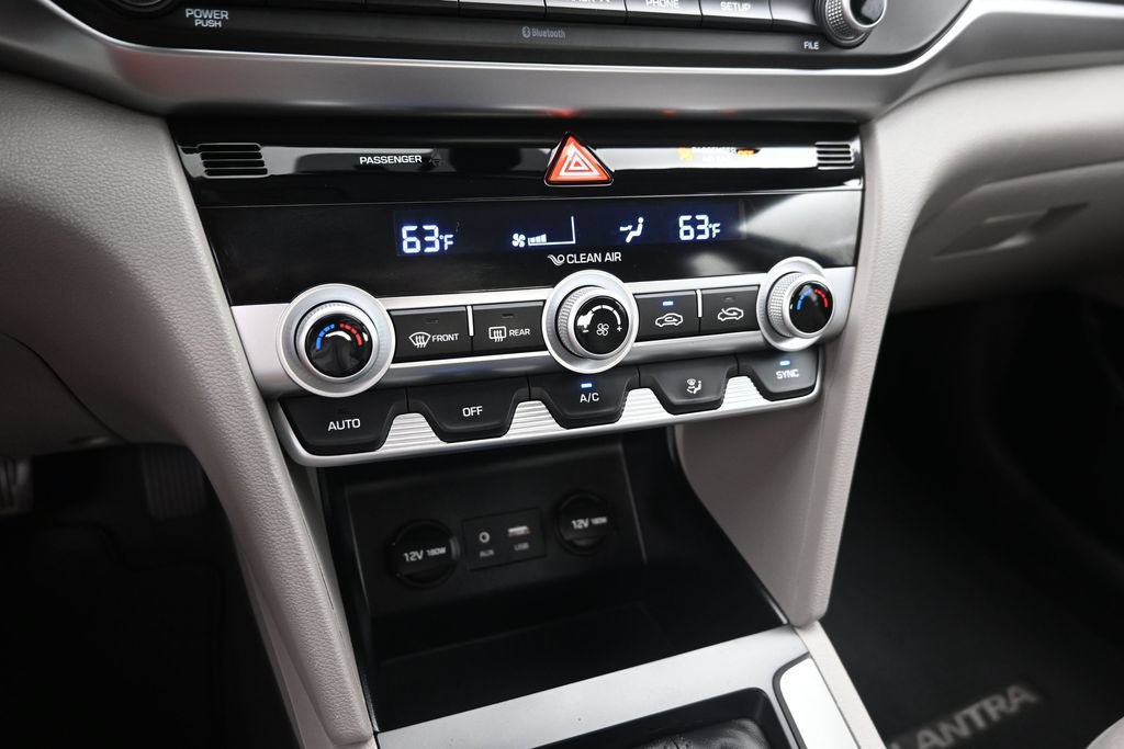 Used 2020 Hyundai Elantra SE FWD image 17