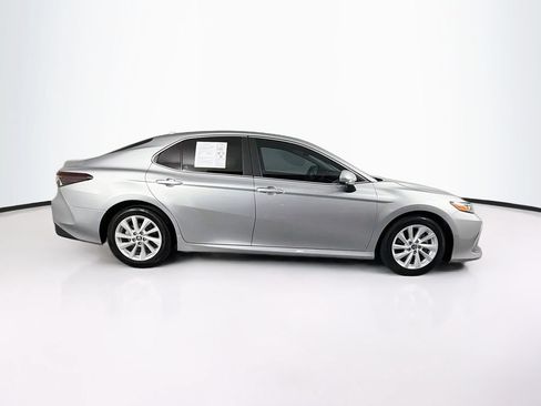 Used 2022 Toyota Camry LE FWD image 11