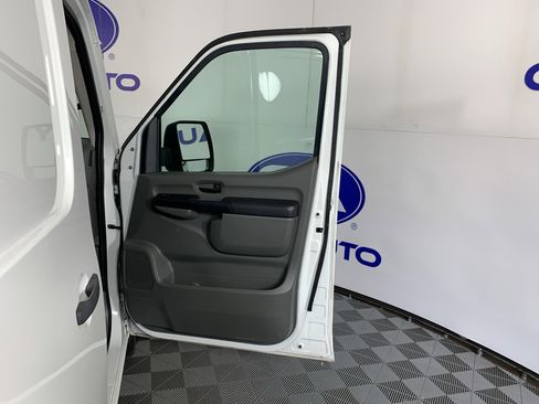 Used 2019 Nissan NV 2500 SV RWD image 30