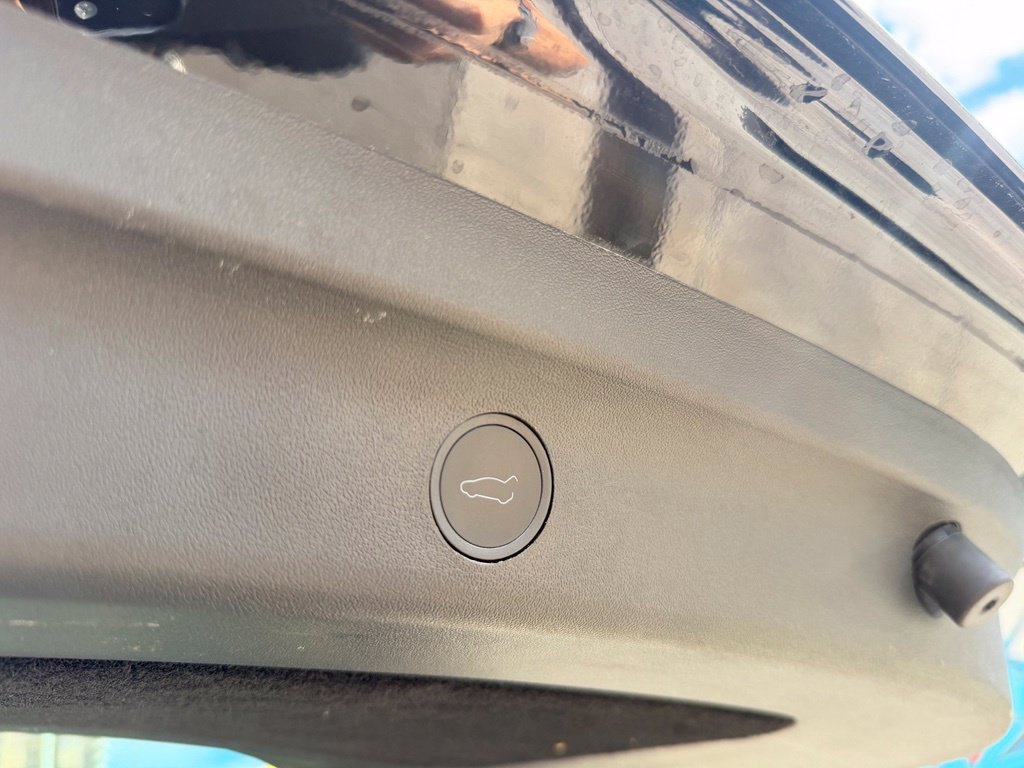 Used 2023 Tesla Model Y AWD image 16
