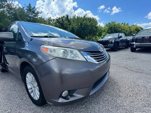 Used 2014 Toyota Sienna XLE FWD image 10