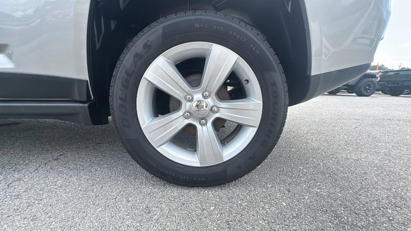 Used 2013 Jeep Compass Sport FWD image 31