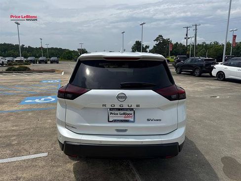 Used 2024 Nissan Rogue SV AWD/4WD image 6