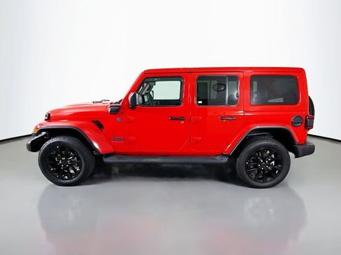 Used 2025 Jeep Wrangler Unlimited Sahara AWD/4WD image 4