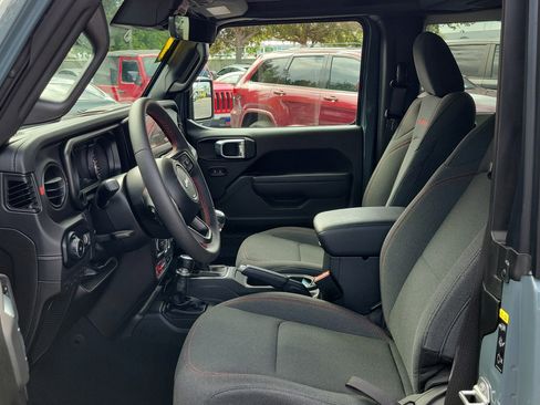 Used 2024 Jeep Wrangler Rubicon w/ Technology Group AWD/4WD image 22