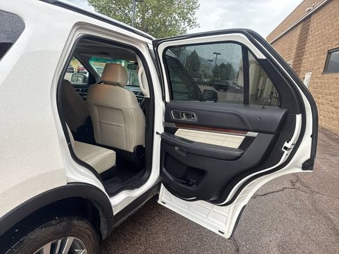 Used 2016 Ford Explorer Platinum AWD/4WD image 24