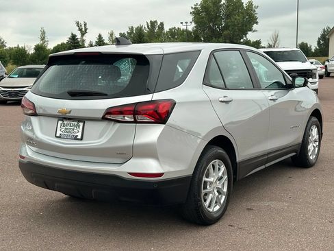 Used 2022 Chevrolet Equinox LS AWD/4WD image 6