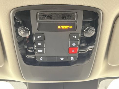 Used 2025 Kia Carnival FWD image 83