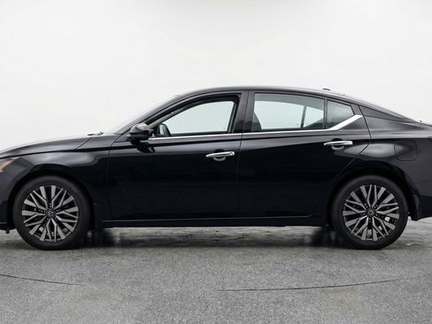 Used 2025 Nissan Altima 2.5 SV FWD image 5