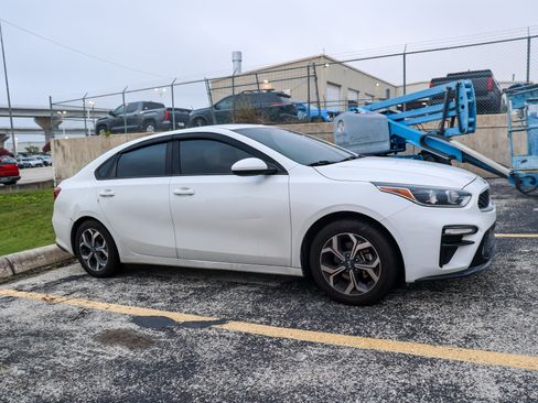 Used 2019 Kia Forte LXS FWD image 7