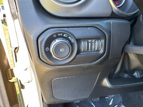 Certified 2022 Jeep Wrangler Willys image 29