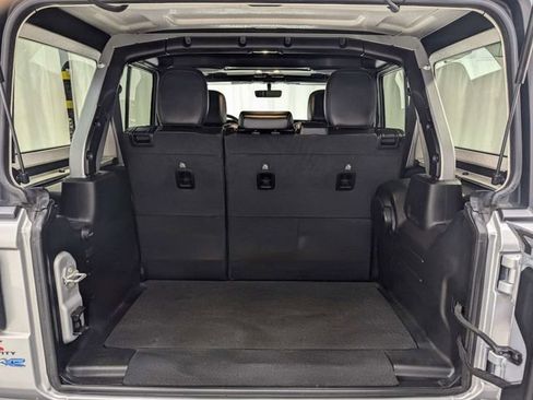 Used 2022 Jeep Wrangler Unlimited Sahara w/ Cold Weather Group image 29