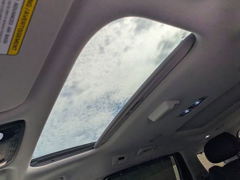 Used 2025 Kia Carnival SX Prestige image 20