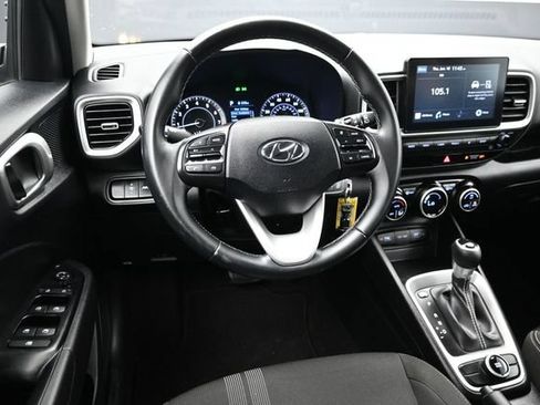 Used 2022 Hyundai Venue SEL FWD image 14