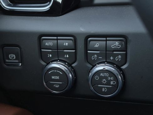 New 2026 GMC Sierra 2500 Denali Ultimate w/ Max Trailering Package image 16