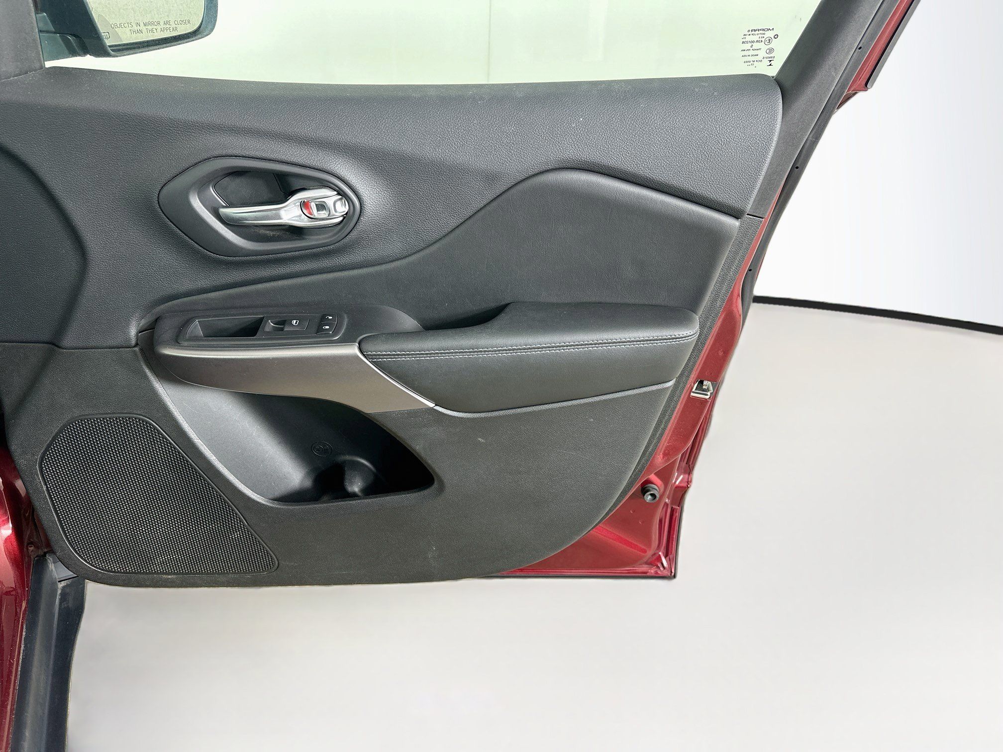 Used 2019 Jeep Cherokee Latitude w/ Popular Appearance Group FWD image 30