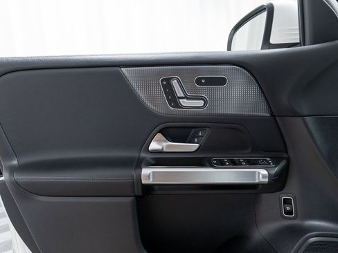 Certified 2021 Mercedes-Benz GLB 250 250 4MATIC image 11