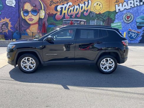 Used 2024 Jeep Compass Latitude AWD/4WD image 2