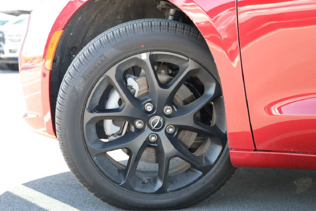 New 2026 Chrysler Pacifica Limited w/ S Appearance Package AWD/4WD image 2