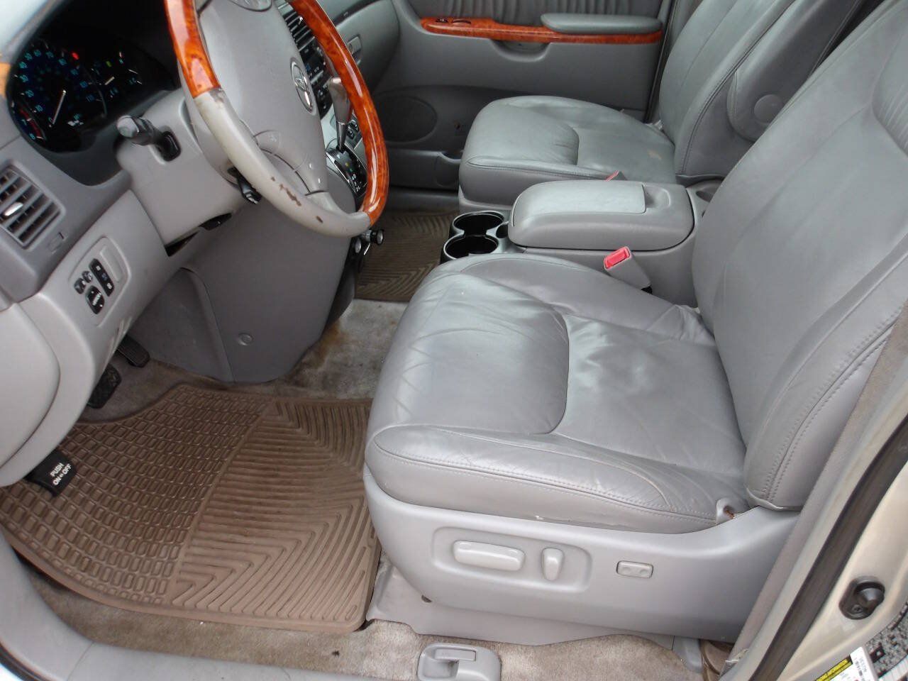 Used 2008 Toyota Sienna XLE Limited w/ XLE Limited Pkg 1 FWD image 17