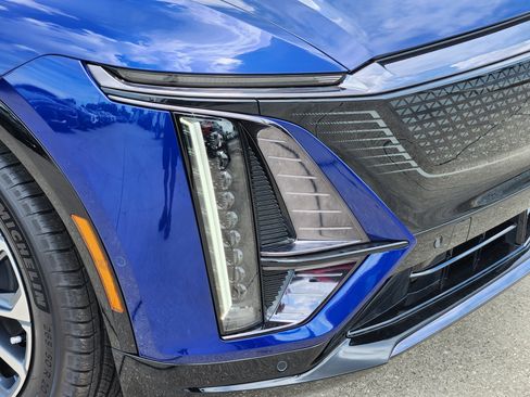 New 2025 Cadillac Lyriq Sport w/ LPO, Floor Liner Package RWD image 9