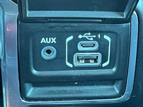 Used 2020 Jeep Wrangler Unlimited Rubicon w/ Uconnect 4C Nav & Sound Group image 26