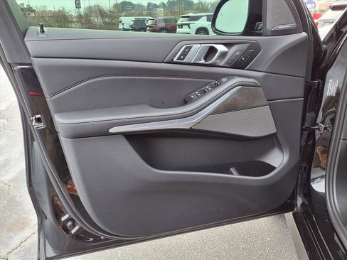 Used 2025 BMW X5 xDrive40i w/ M Sport Package image 4