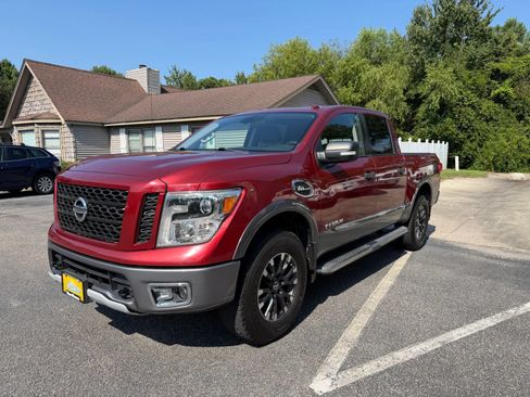 Used 2017 Nissan Titan PRO-4X AWD/4WD image 4