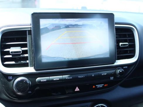 Used 2021 Hyundai Venue SE FWD image 24