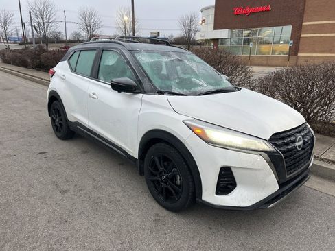 Used 2023 Nissan Kicks SR w/ SR Premium Package image 3