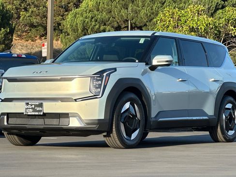 New 2026 Kia EV9 Light image 8
