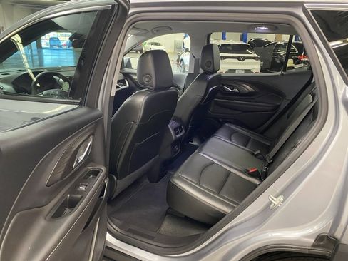 Used 2024 GMC Terrain SLT image 17