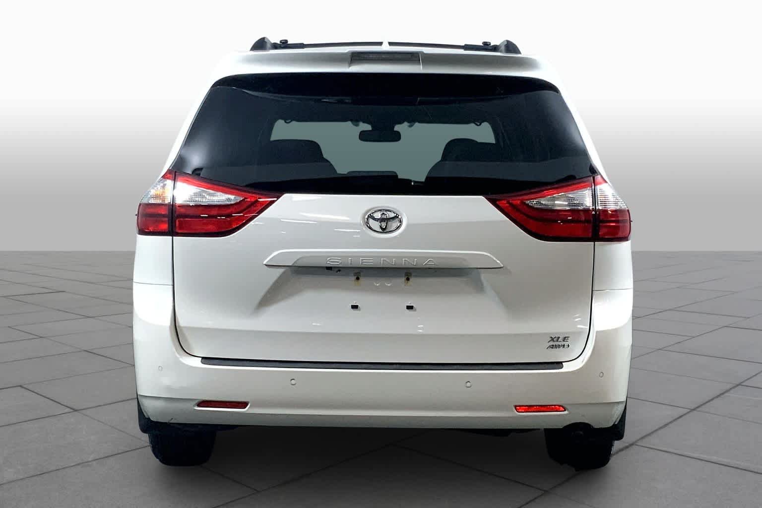 Used 2018 Toyota Sienna XLE Premium w/ Outdoor Package AWD/4WD image 5
