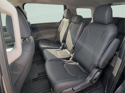 New 2026 Kia Carnival LXS FWD image 19