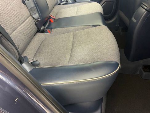 Used 2022 Hyundai Venue Limited image 31