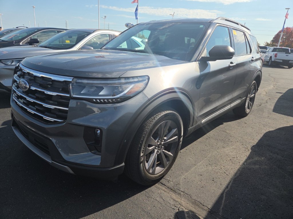 Certified 2025 Ford Explorer Active w/ Active Comfort Package AWD/4WD image 1