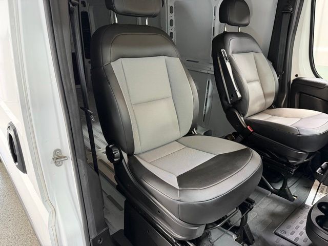 Used 2025 RAM ProMaster 2500 w/ Convenience Group FWD image 18