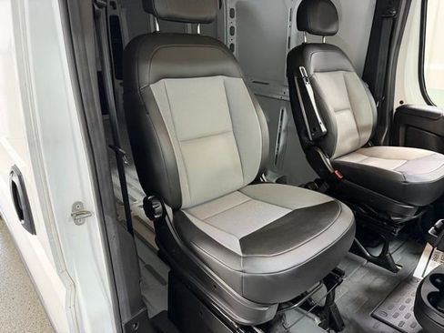 Used 2025 RAM ProMaster 2500 w/ Convenience Group FWD image 18