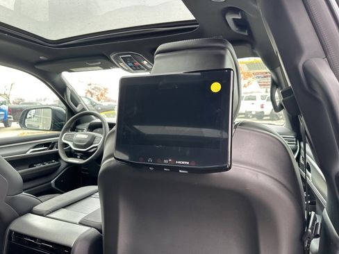 New 2025 Jeep Wagoneer Series II w/ Convenience Group I image 4