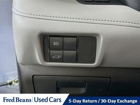 Used 2022 Toyota Highlander XLE AWD/4WD image 25